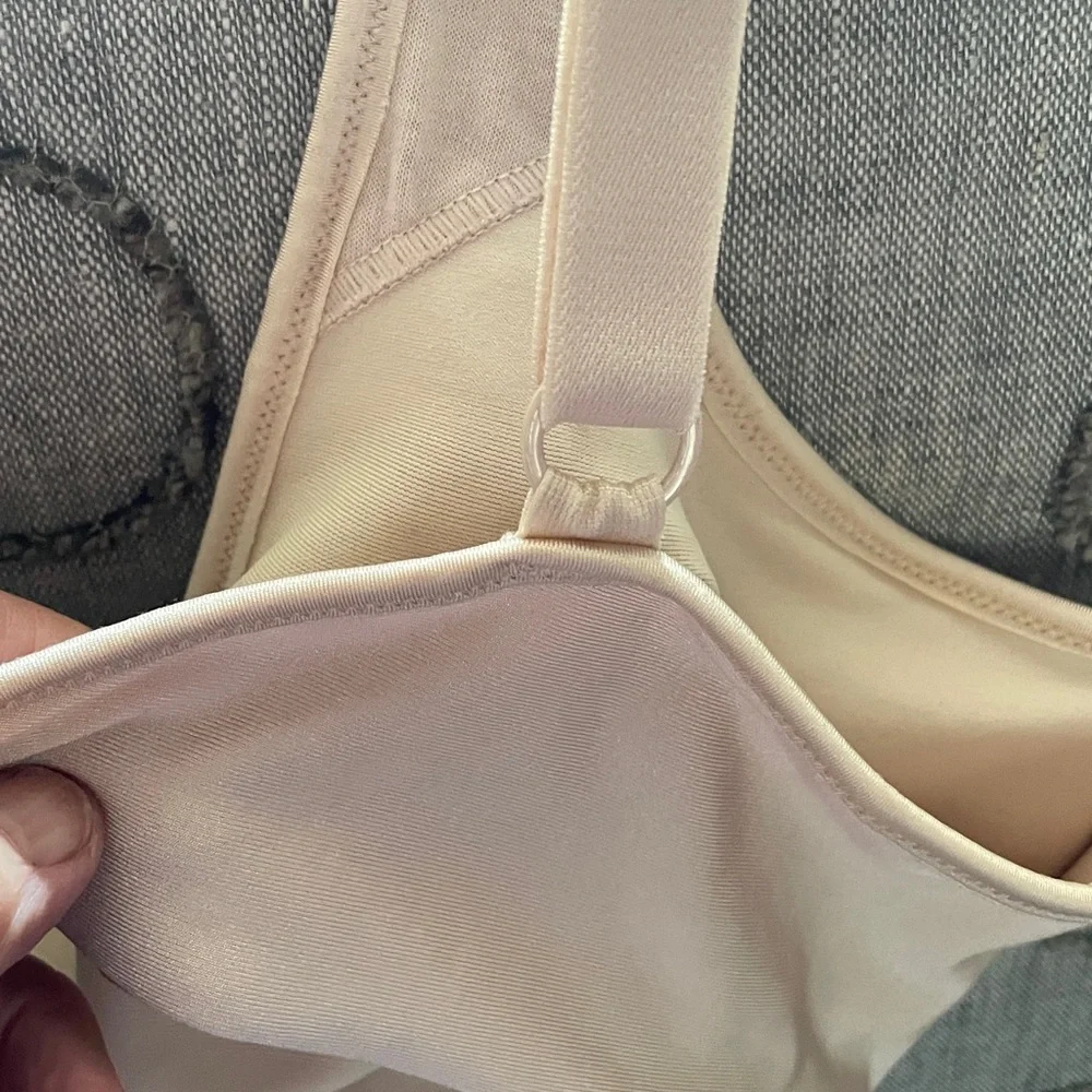 Lilyette Bra nude 38D .  Unpadded underwire style.  Adjustable straps.  EUC - Picture 12 of 12
